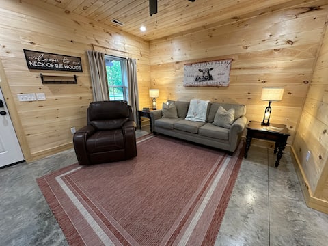 Popular Airbnb listing: Not Just for Fishermen 1868 - Scottsboro, Alabama in Guntersville / Marshall County
