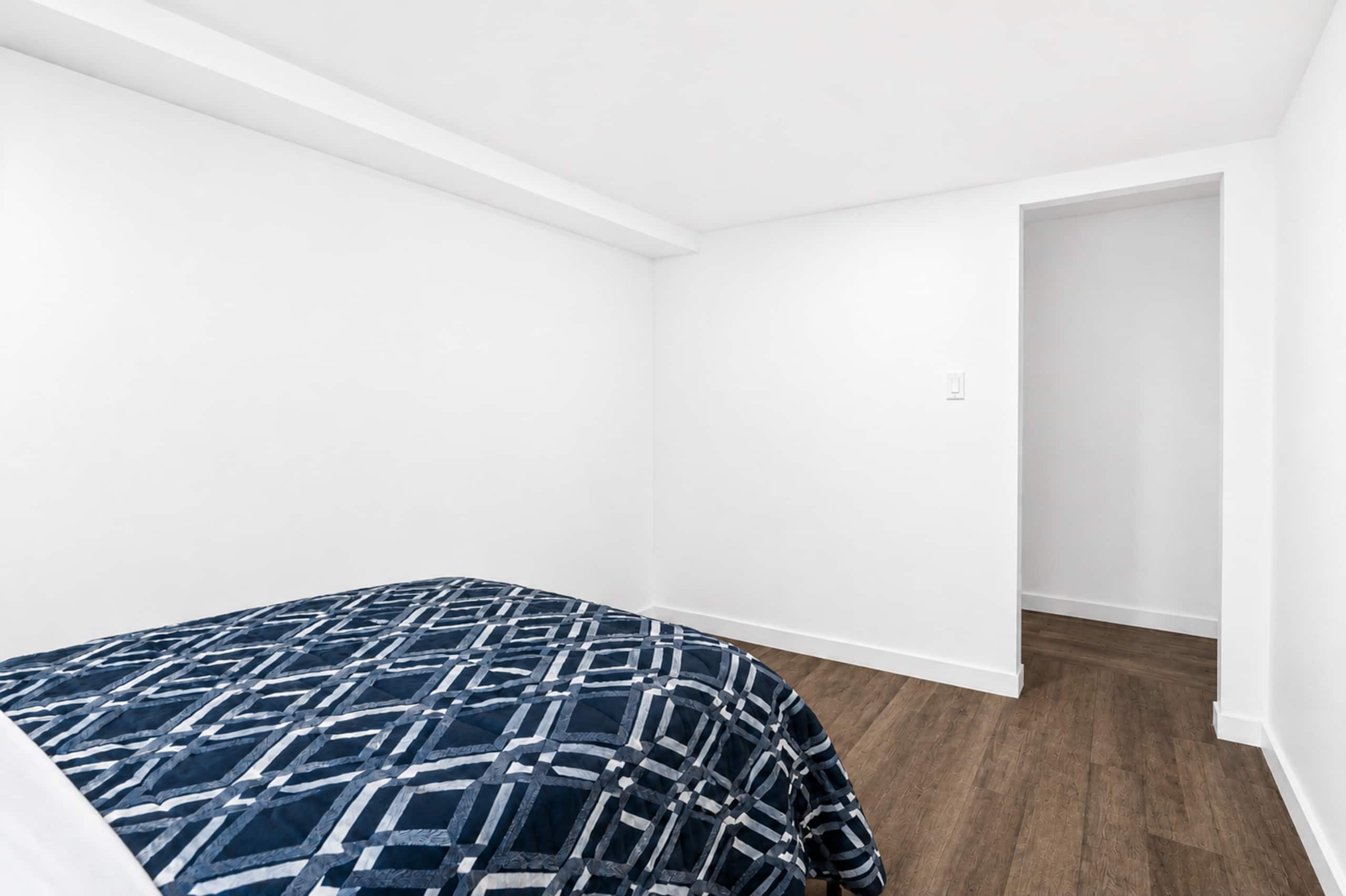 Studio + 2 Bonus Rooms + Patio + AC, Near Airport - Photo 16