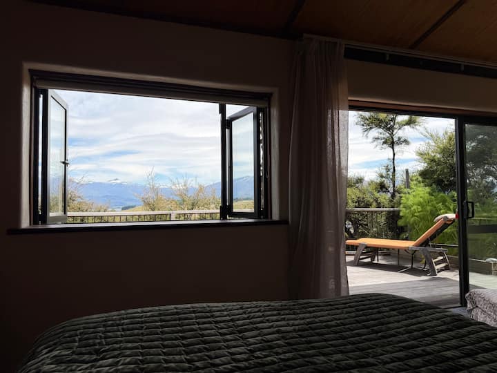 Bellbird Song Expansive Views. - Wanaka