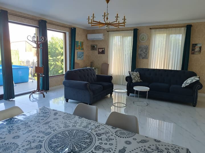 Tamuna's Avlabari Home (With Big Garden) - Georgien