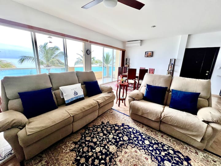 Apartment on the seashore*Pool*Garage*Wi-Fi*Balcony