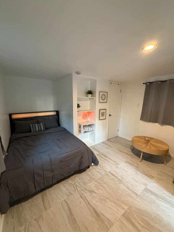 Fully Private Quant Back House With Patio/yard - Los Angeles, CA