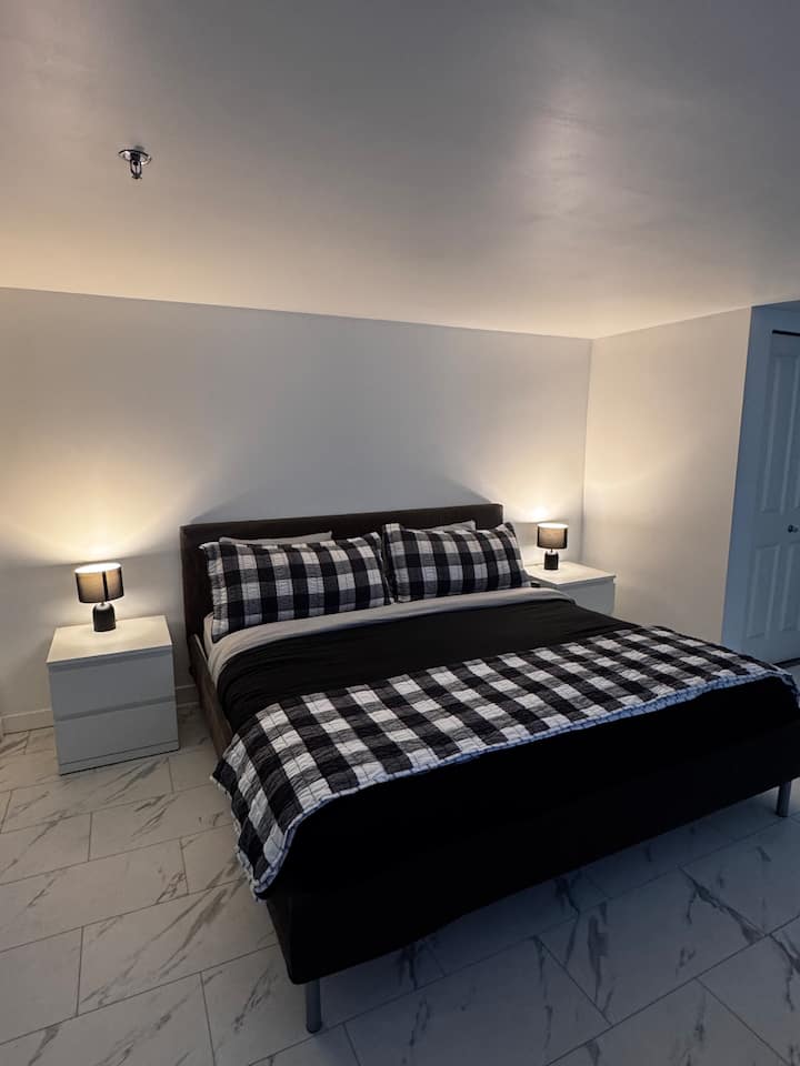 Modern Loft Free Parking Walk To Skytrain - New Westminster