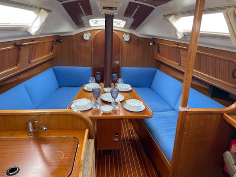 Propiedad de Airbnb exitosa: Entire sailboat · 2 cabins · up to 4 people en A Coruña