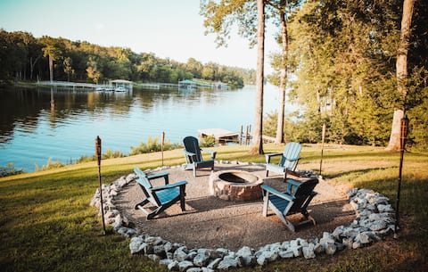 The lakefront Cottage
