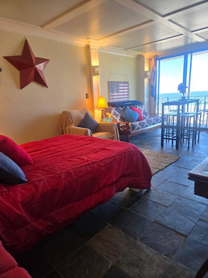 Americano W/ Stunning Sunrise Views - Daytona Beach, FL