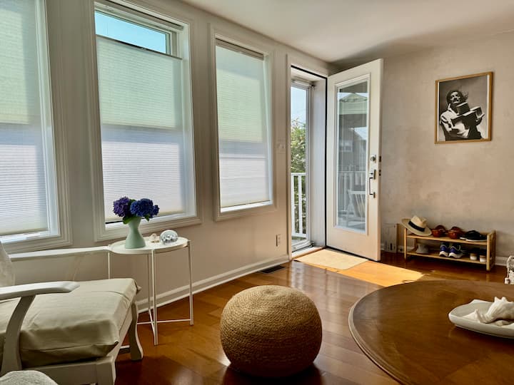 Peaceful Beach Cottage Vibes - Milford, CT