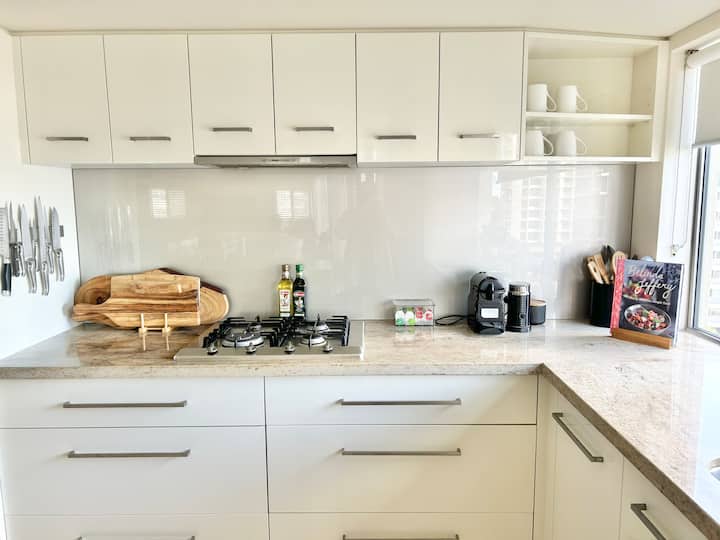 Luxury Coolangatta Sub-penthouse Beach Abode - Coolangatta