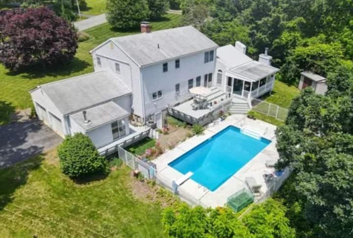 Luxury: Sauna, Pool & Theater. Near Mohegan Sun