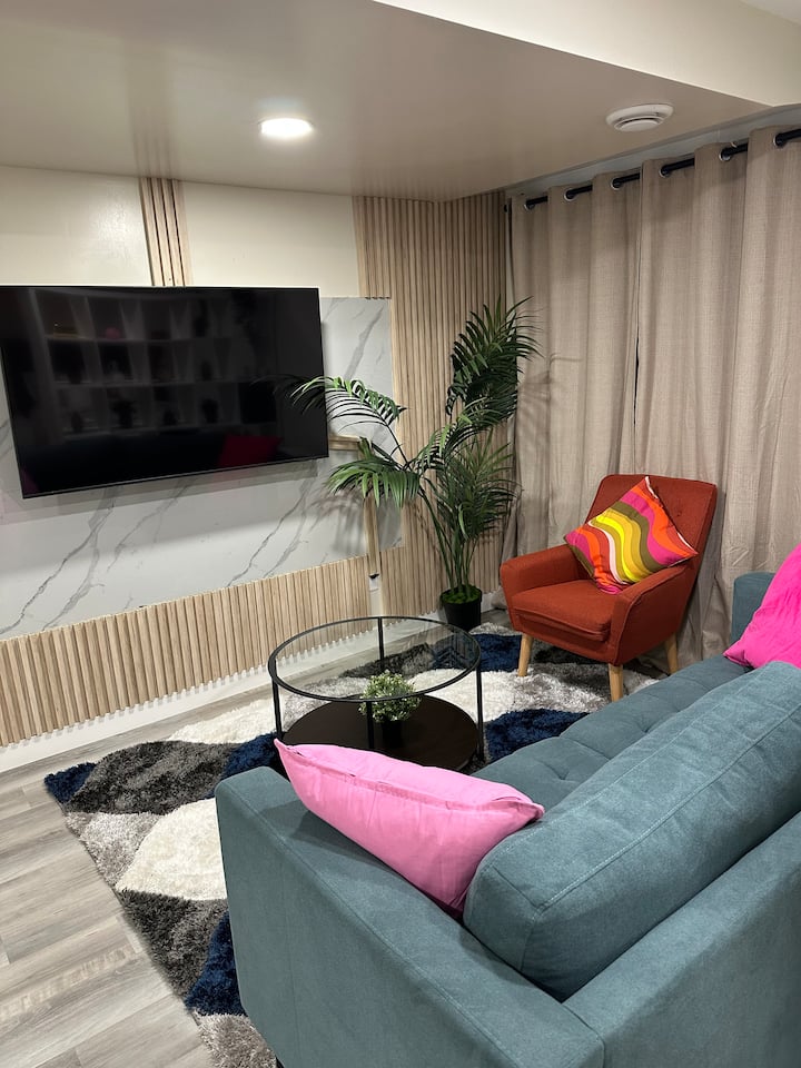 Elegant & Stylish Basement Suite/ Private Entrance - Winnipeg