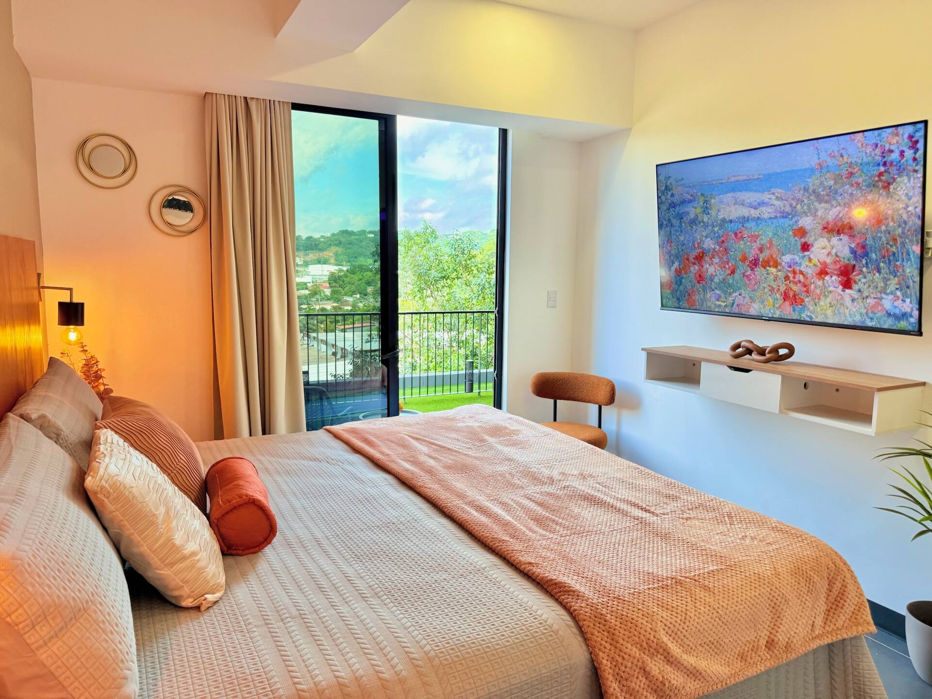 Great Location Apt | AC, Parking & Private Terrace