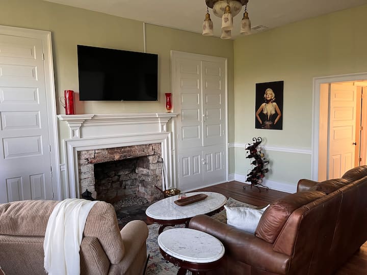 Historic Farm Stay At The Hager Hideaway - Harrodsburg, KY
