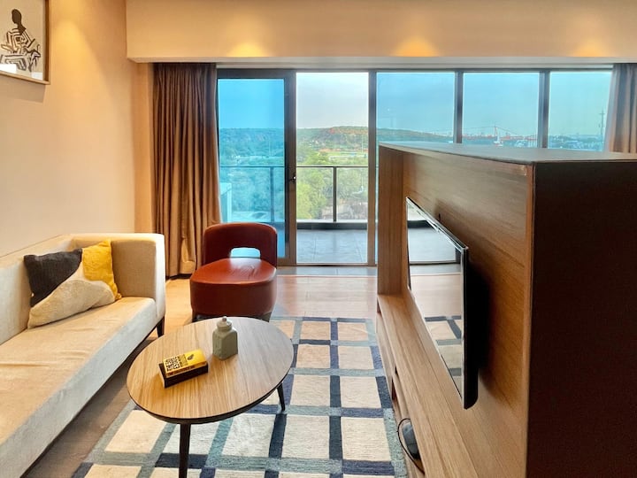 Aravalli's Whisper Apartment | Paras Square - 구르가온
