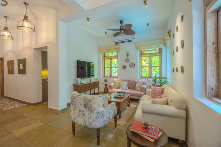 Living room 2 image 2