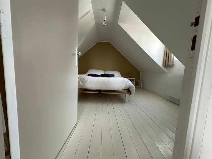 Spálňa na 1. poschodí, posteľ 140 cm