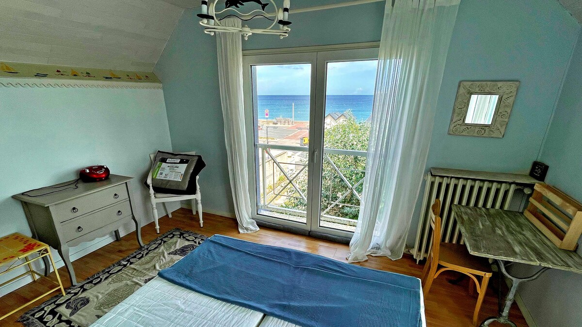 غرفة النوم الثانية مواجهة للبحر