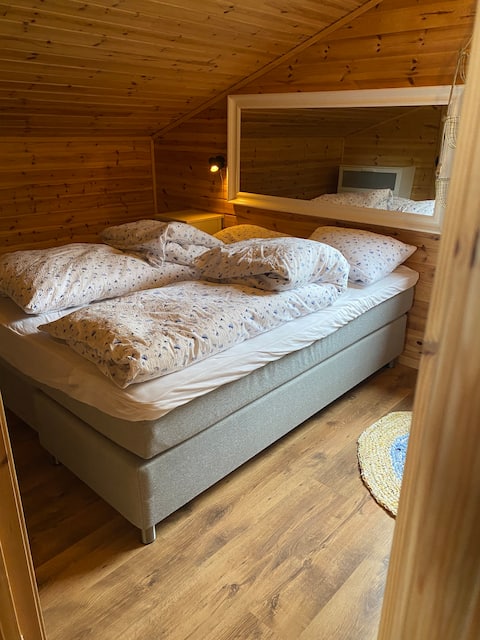 Successful Airbnb property: Lovely cabin by the sea near Bergen in Arna