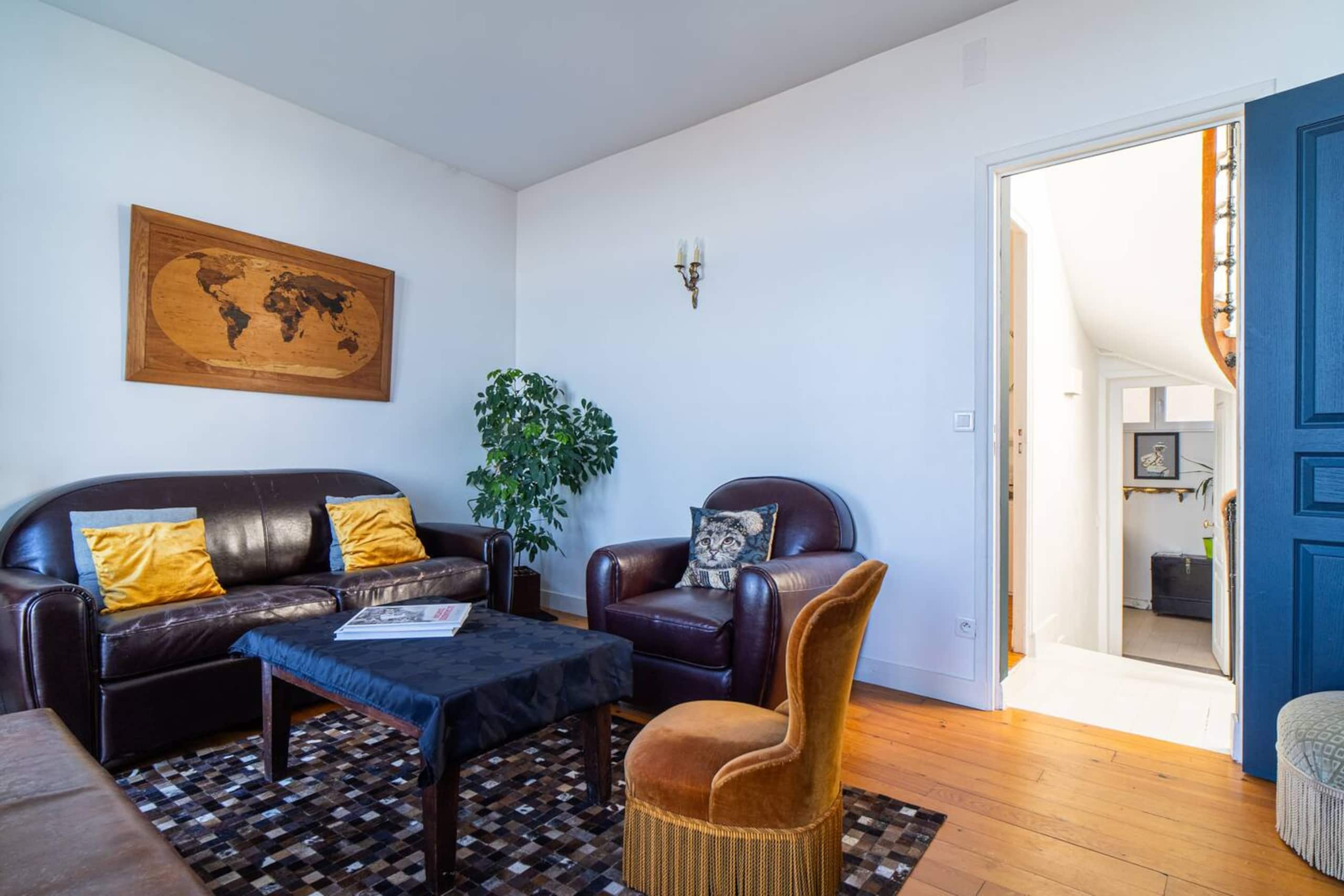 First-floor salon sea view