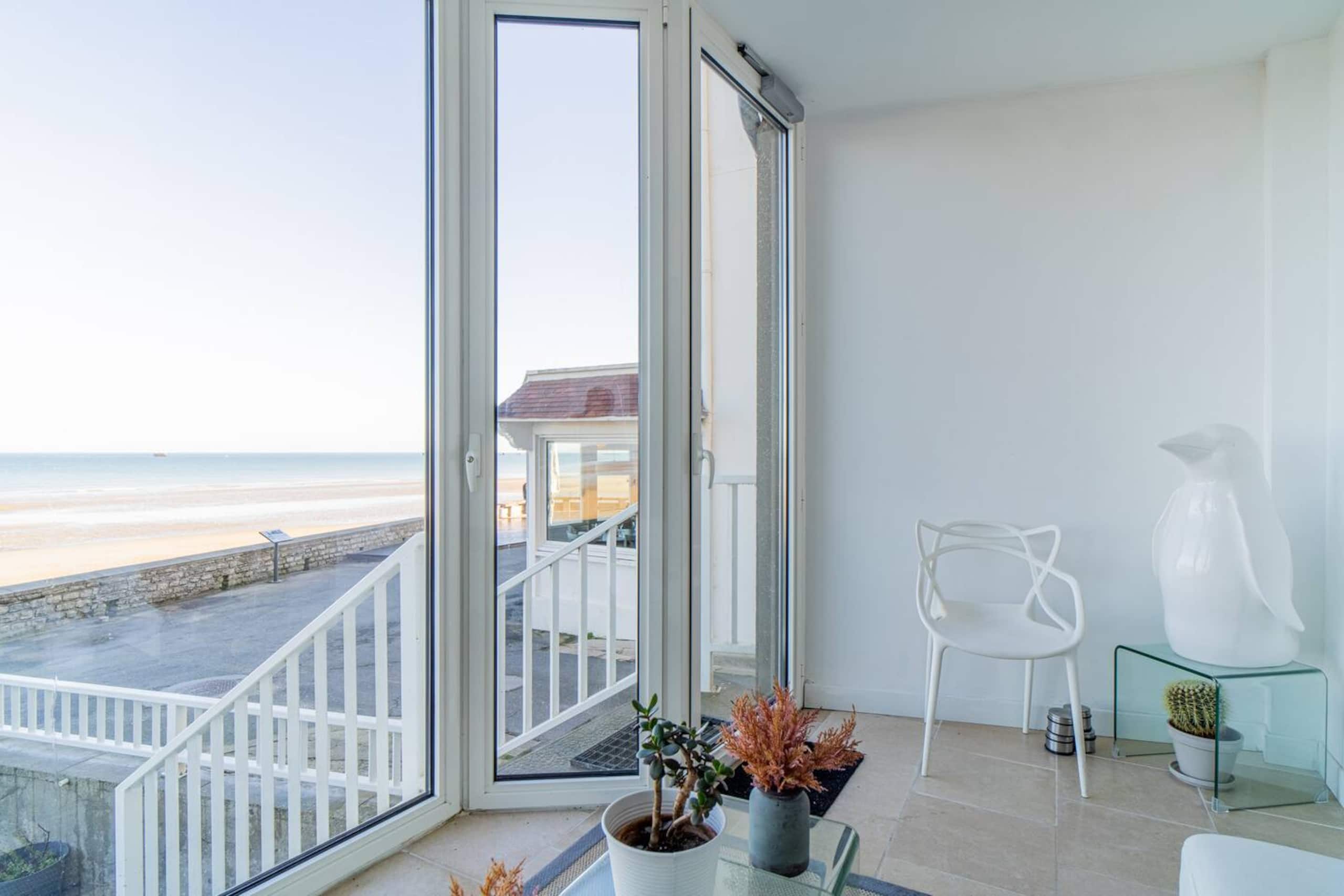 Salon sea view