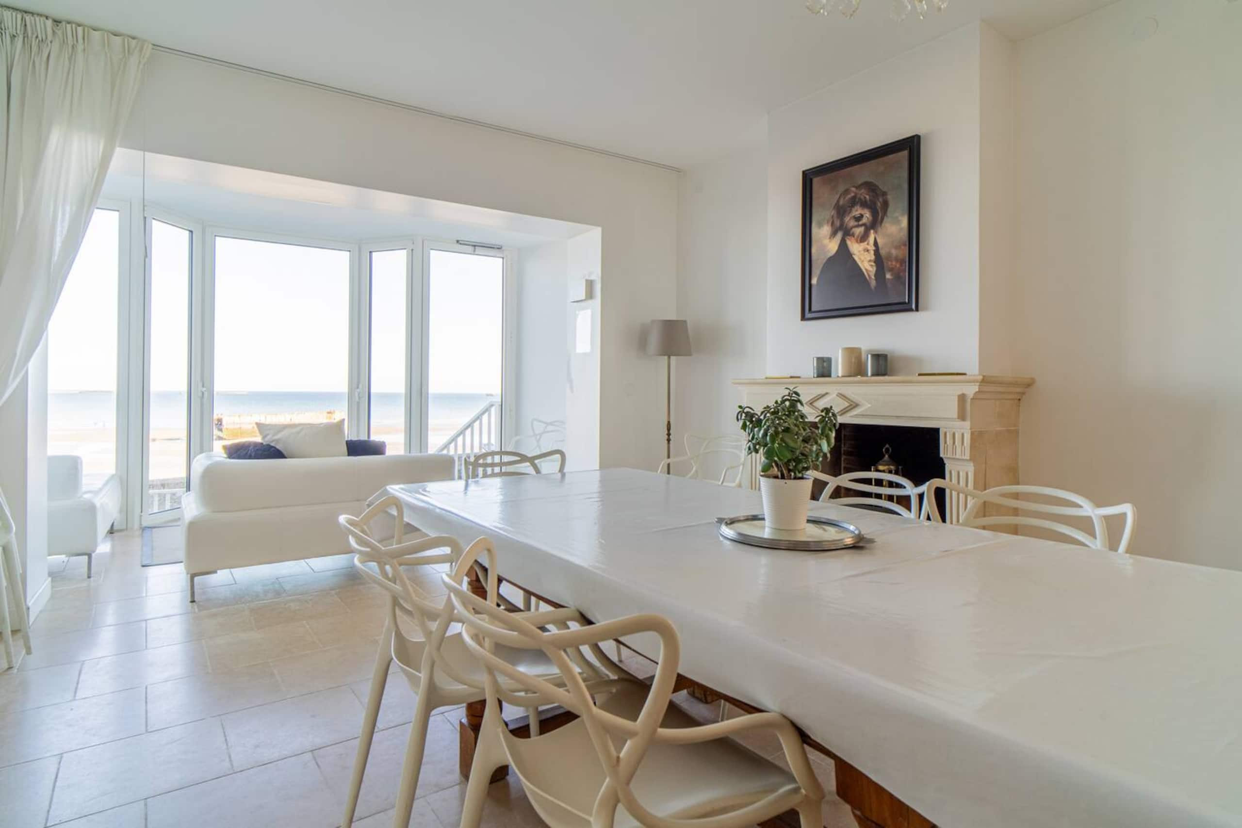 Dining area sea view