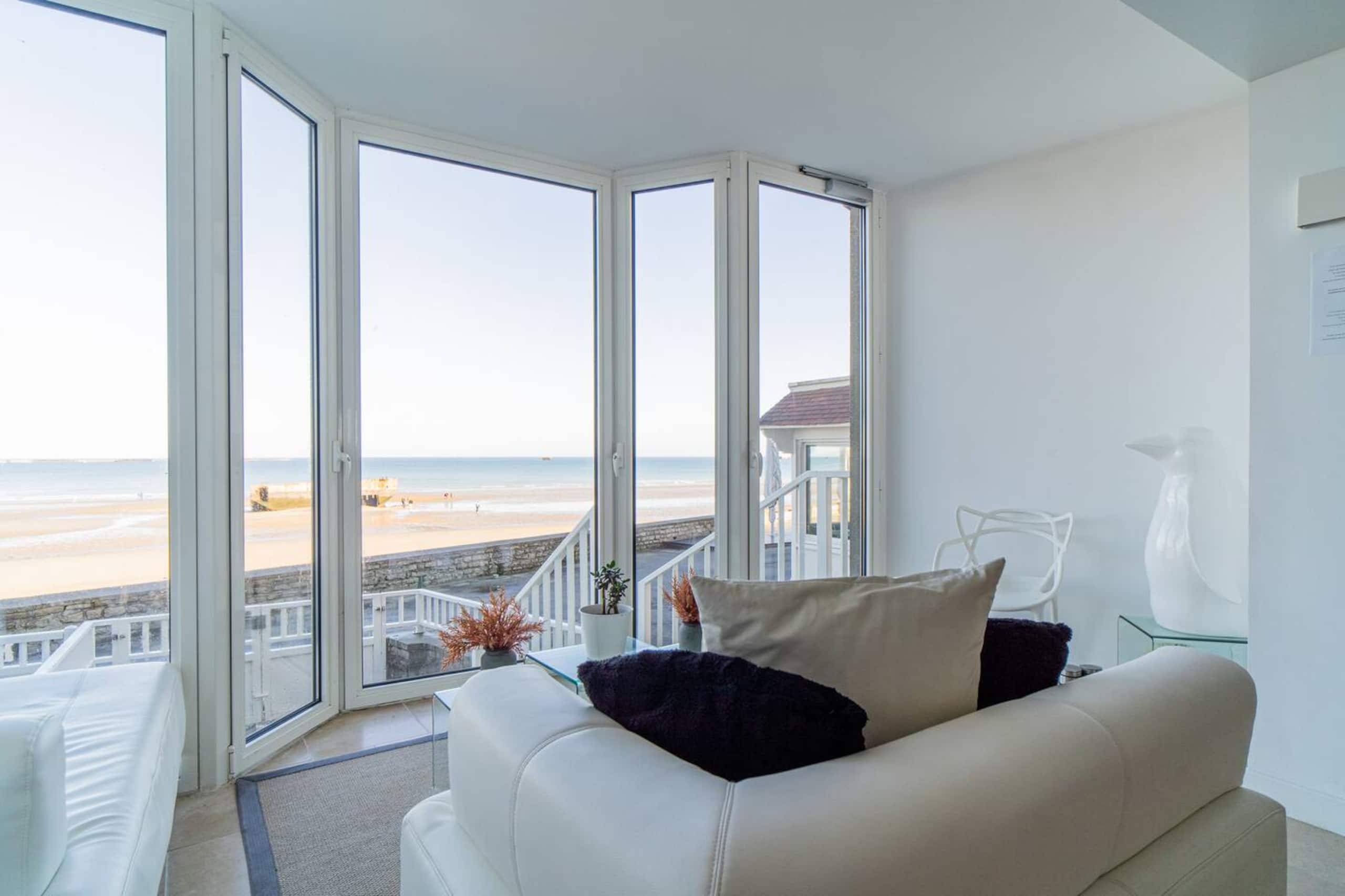 Salon sea view