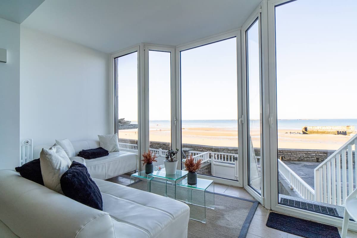 Villa Bellevue living room with panoramic sea view