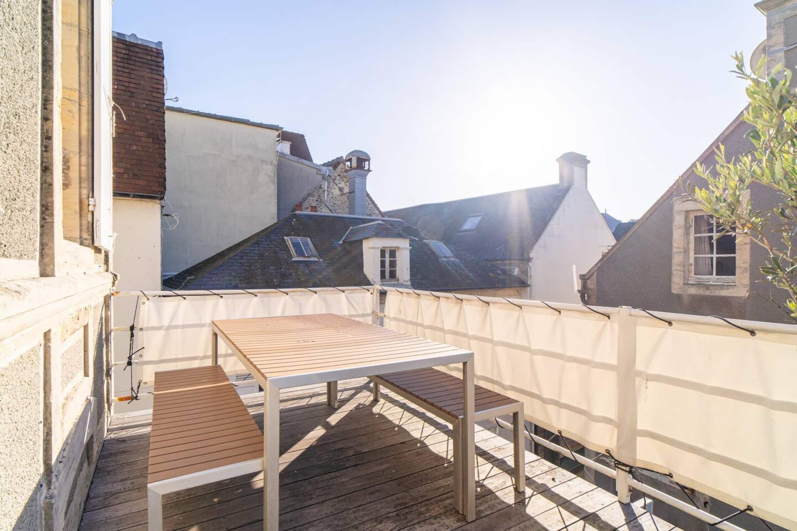 Second-floor terrace