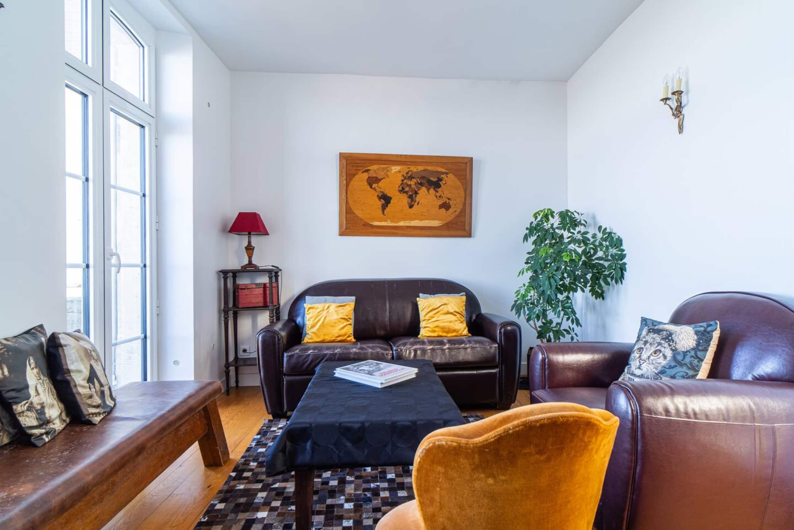 First-floor living room sea view