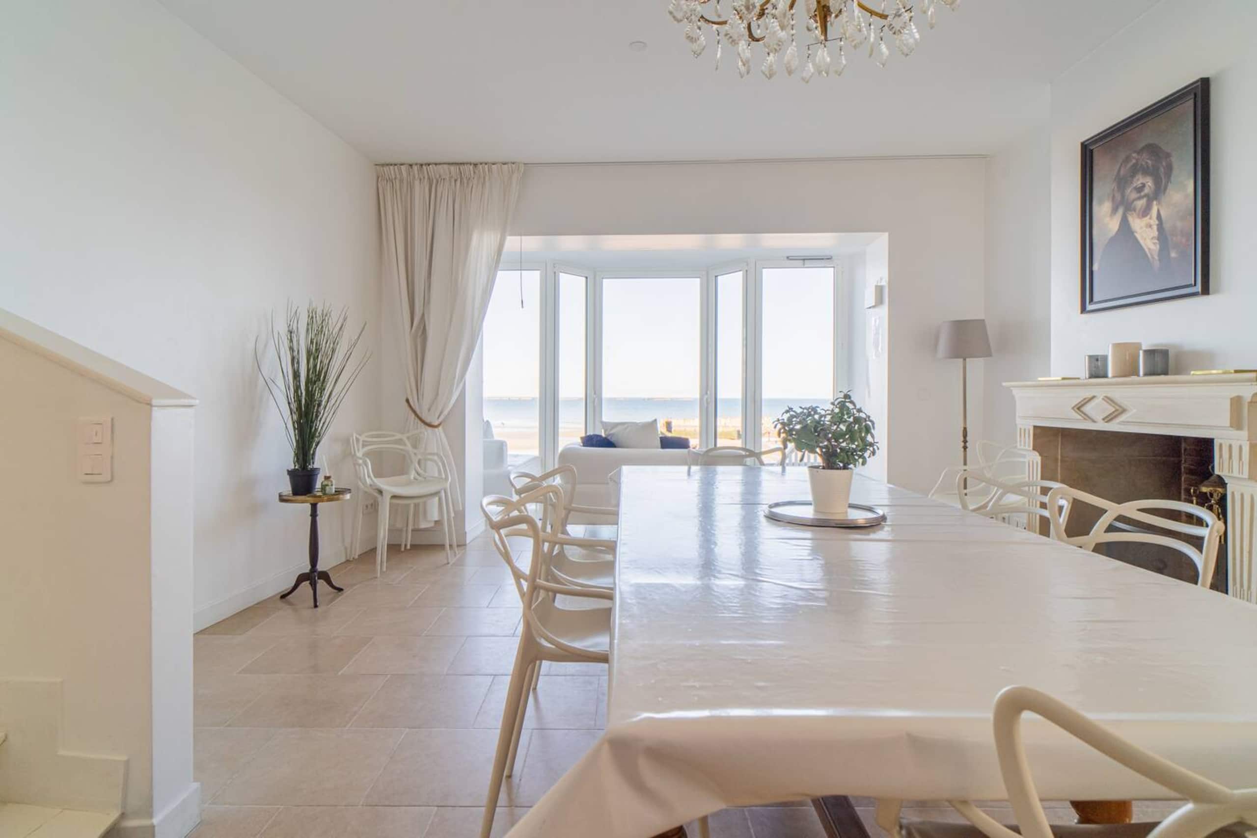 Dining sea view