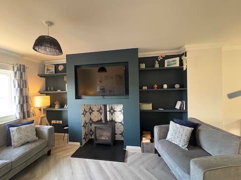 Popular Airbnb listing: Stylish 3 bedroom house with views in Penclawdd. in Swansea