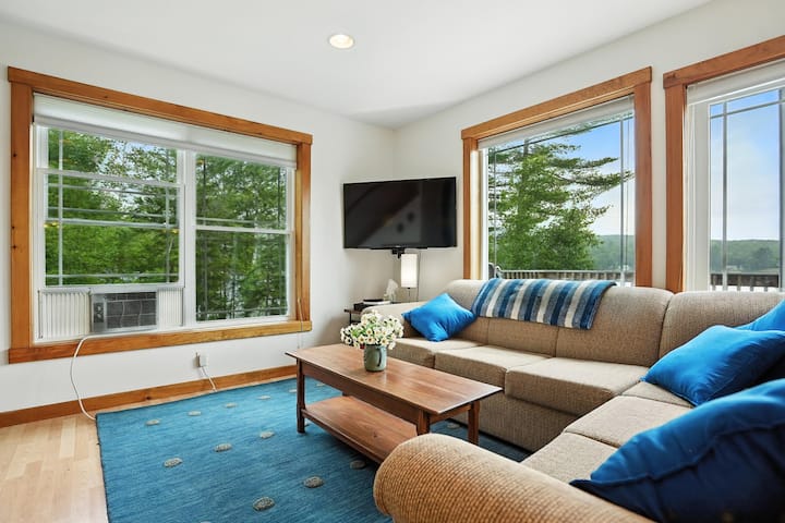 Lake Groton Waterfront Home - Ricker Pond State Park, Groton