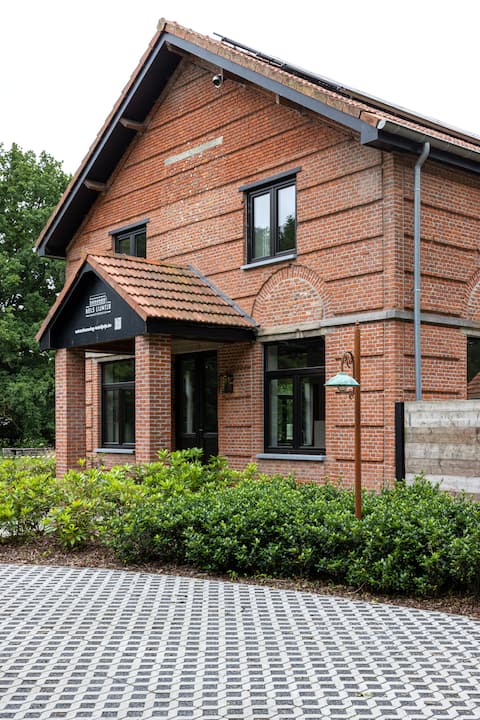 Comfortable group home for 8 with spacious garden