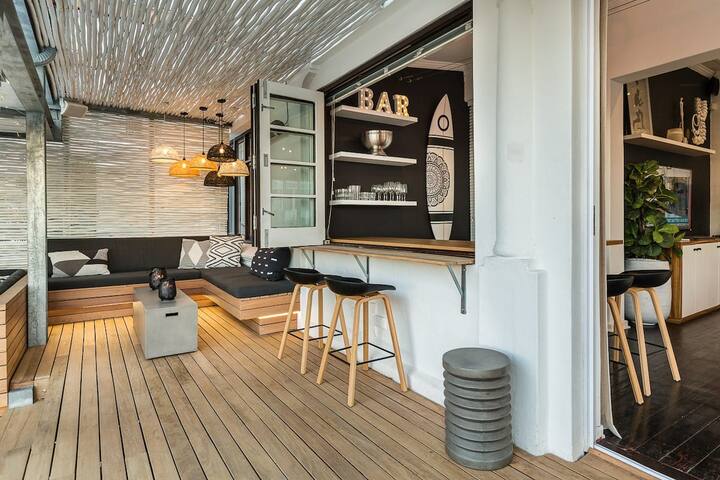 Stylish Getaway • Green Point gallery image 5