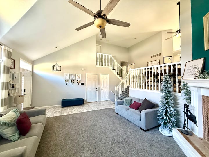 Spacious Home With Pool Access - Lake Winnebago, MO
