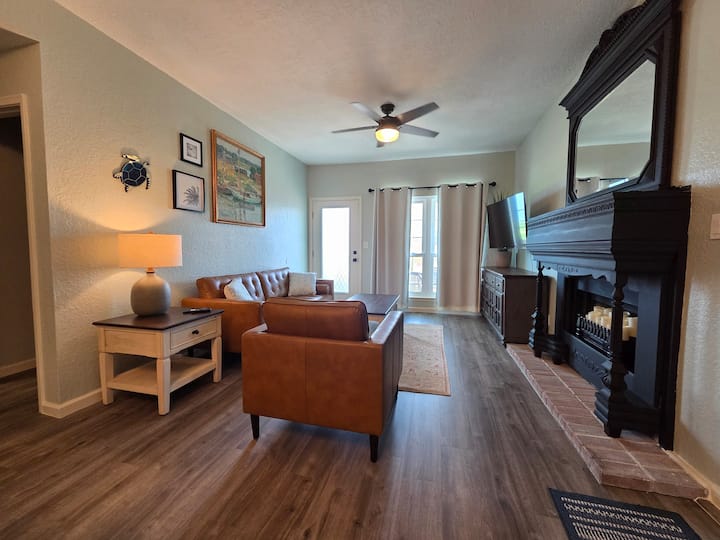 Late Summer Getaway - Strand, Beach, Cruise! - Galveston, TX