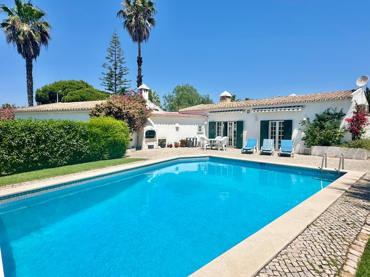 Moradia Algarvia Com 4 Quartos - Vilamoura