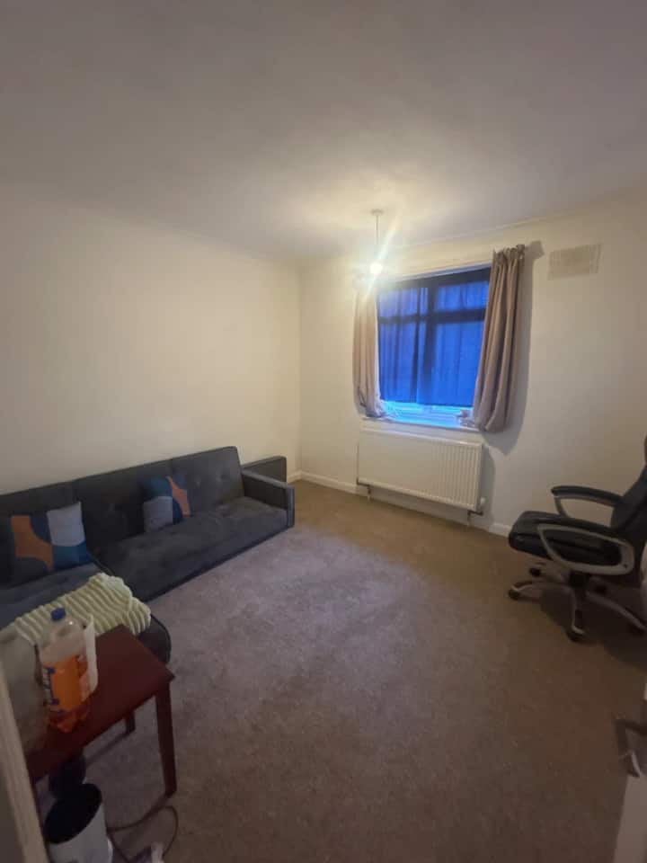 2 Bedroom Flat In Watford - Watford