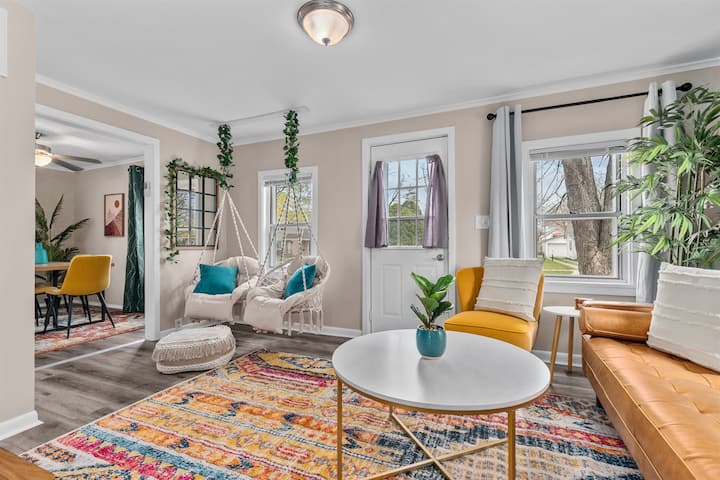 Cozy Oshkosh Home Minutes From Uw, Eaa & Downtown - Oshkosh, WI