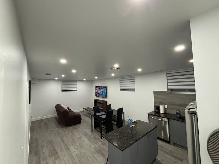 Modern And Cozy Basement Apartment - London