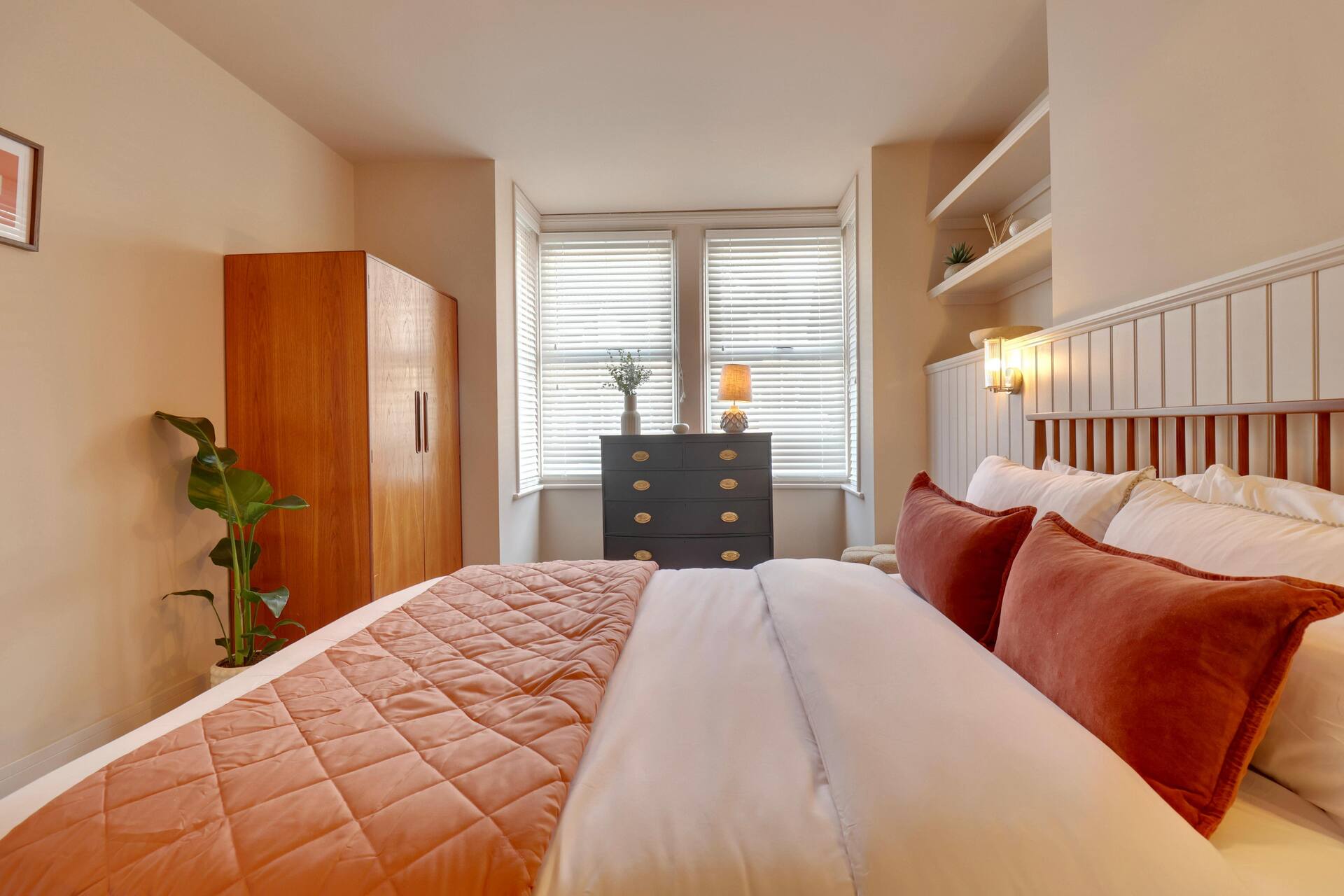 Meredith Mews Ideal location Free on site parking