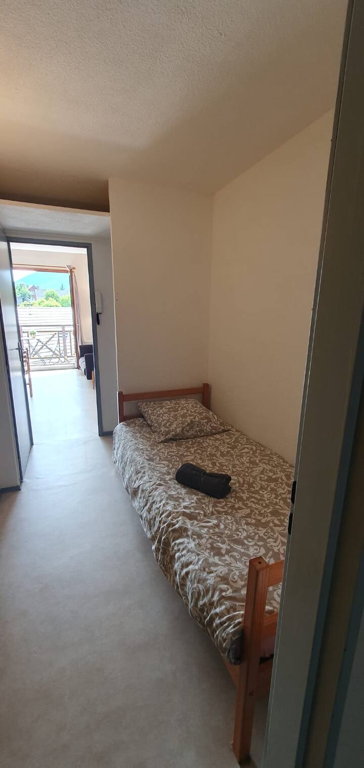 Hapësirë kabine 1 krevat tek në hyrje