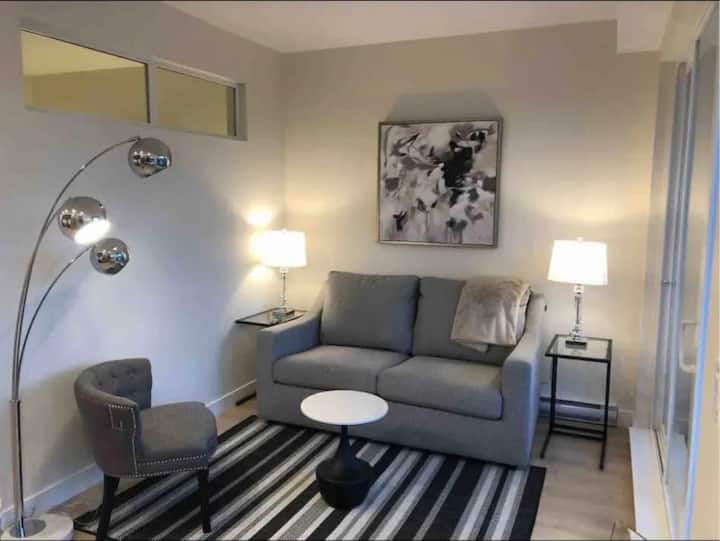 Modern Condo By Tsawwassen Mills - Tsawwassen