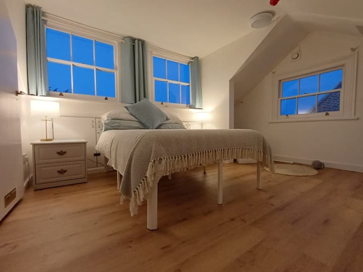 Newly Refurbished Double, Private Wc & Shower Room - Weymouth, UK