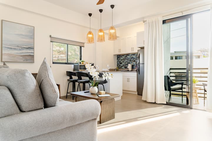 Downtown Cabo Gem | King Bed | Walk Everywhere - Cabo San Lucas