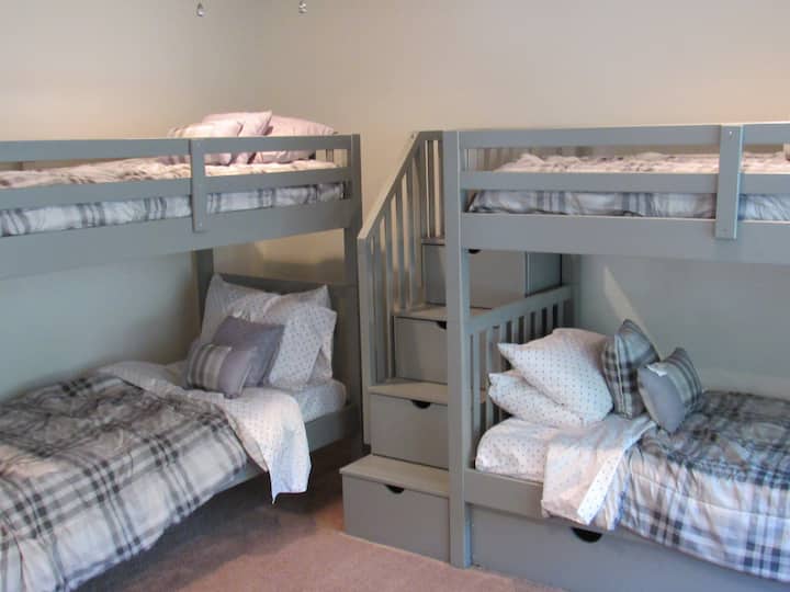 חדר מיטה קומתית עליונה