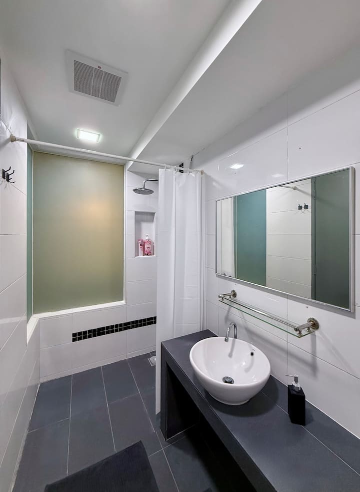 Charming Poolfront Studio Near Curve & Ikea D’sara - Kota Damansara