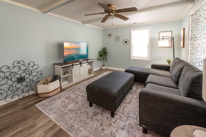 Suburban Hideaway - Close To Downtown Kc & Airport - Gladstone, MO
