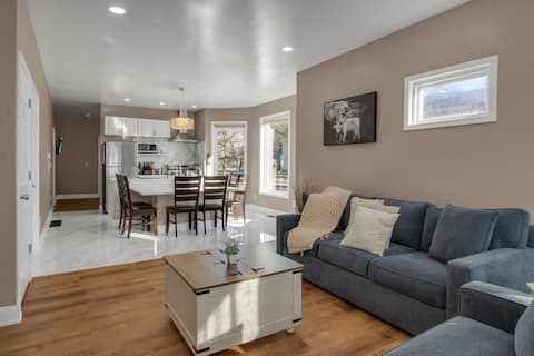Popular Airbnb listing: *Riverview*Walk to Falls*2BDRM*Renovated*1st floor in Niagara Falls