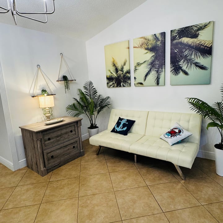 #55 Lake From Pool Home, Large Backyard, 11 People - New Port Richey, FL