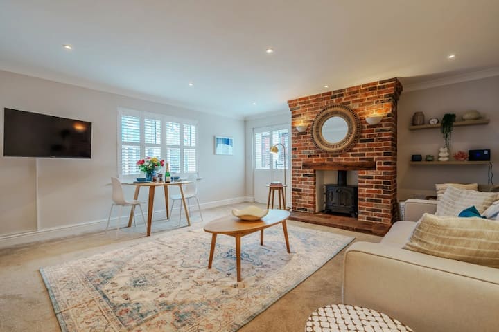 Hidden Gem Cottage Central With Parking - Cromer